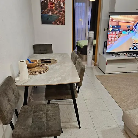 Penthouse 2 Bedroom, 2 Bathroom *